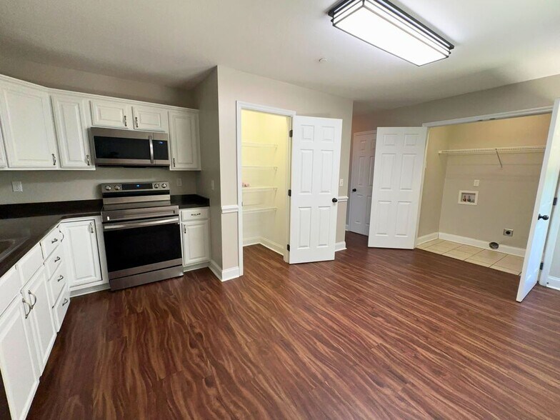 Building Photo - 1126 Maple Tree Ln