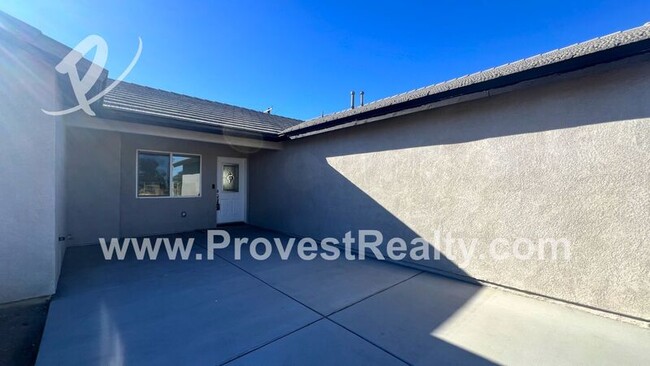 Building Photo - 13985 Smoketree St