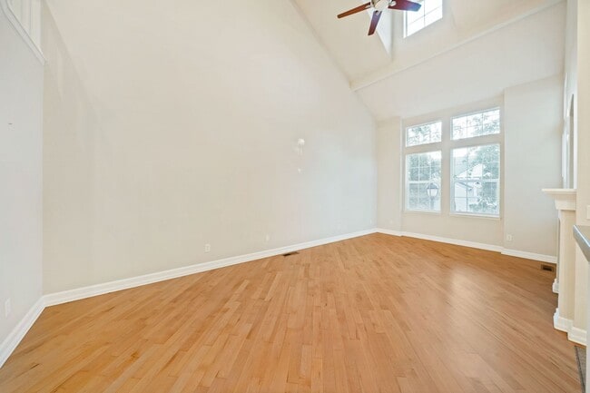 Building Photo - 6610 NE Rosebay Dr