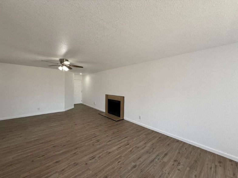 Building Photo - 2707 Alan Shepard Dr