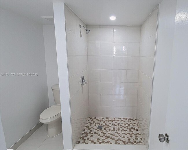 Building Photo - 10090 NW 80th Ct