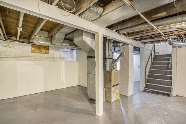 Building Photo - 702 Fenimore Ave