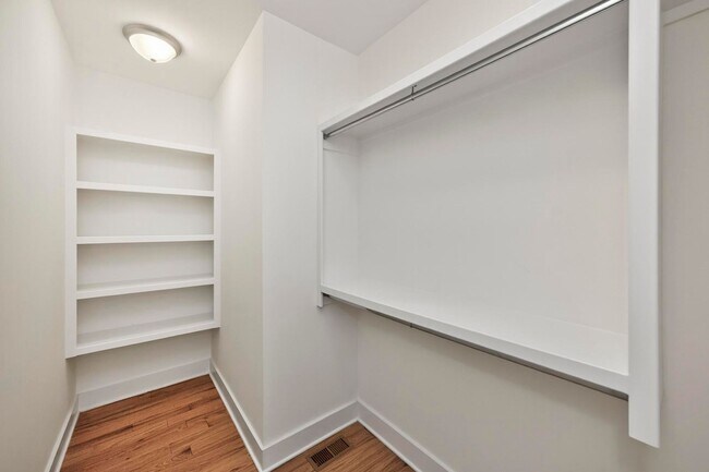 Building Photo - 4704A Kentucky Ave