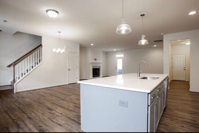 Building Photo - 4011 Tin Roof Way