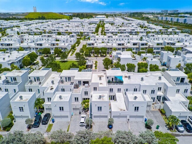 Building Photo - 6400 NW 105th Pl