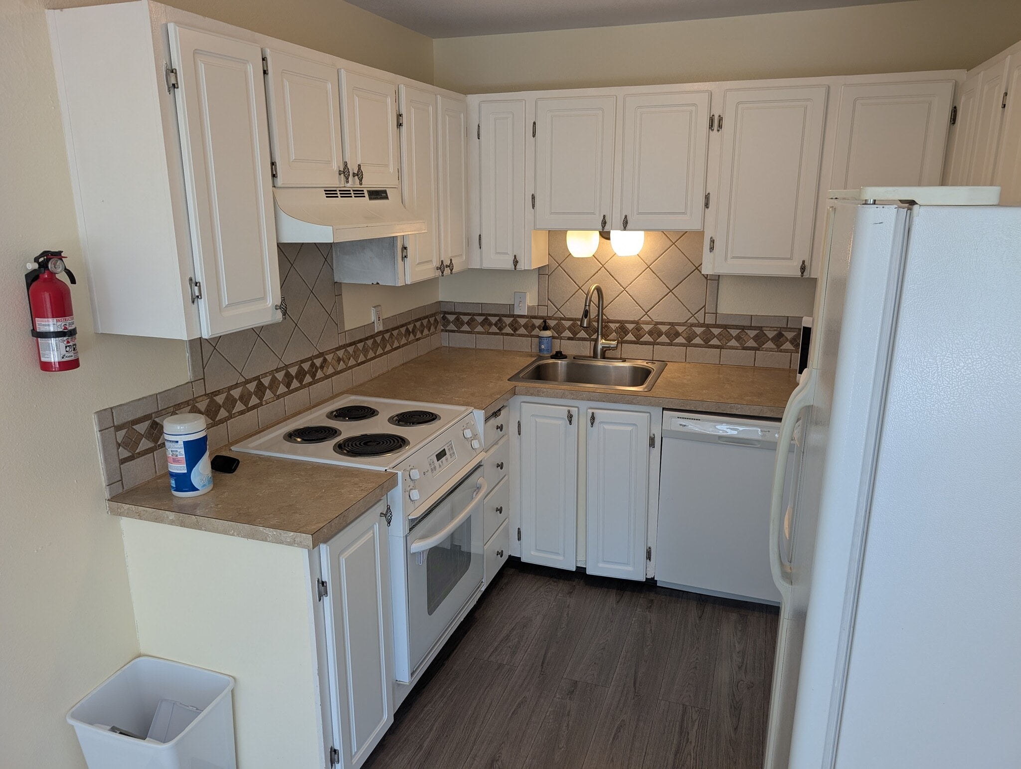 Kitchen - 934 SW Caldew Dr