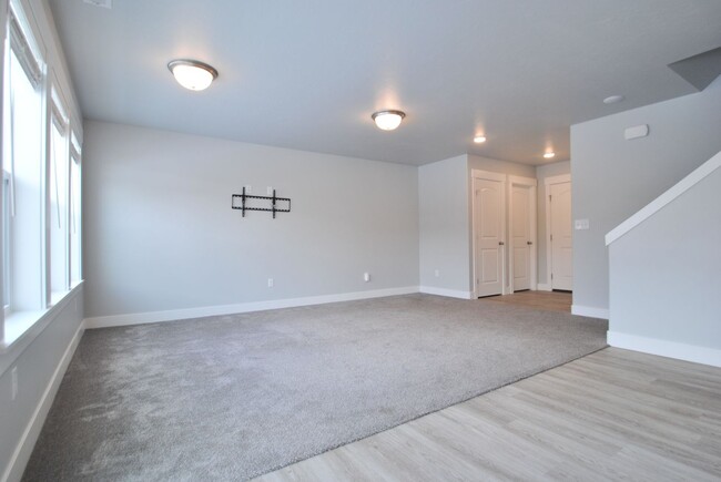 Building Photo - 556 N 275 E
