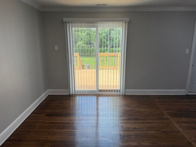 Building Photo - Updated Home Near Uptown with Fenced Backyard