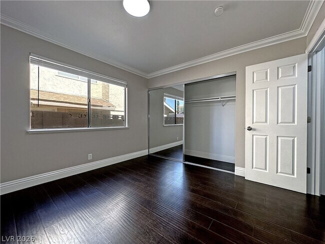 Building Photo - 2414 La Casa Dr