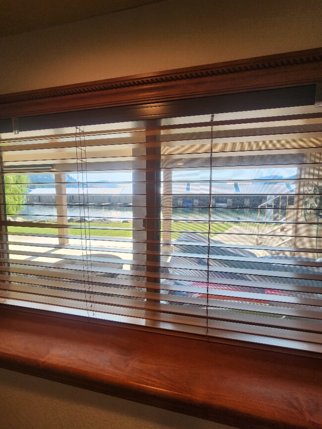 Building Photo - Bayview Lakeside Charmer