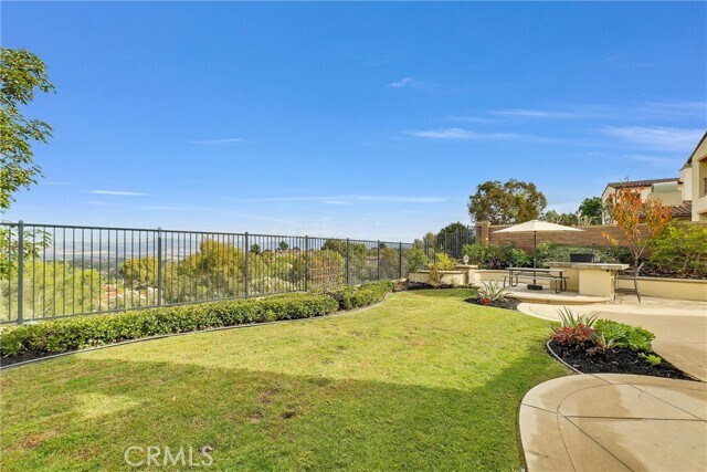 Building Photo - 31 Cezanne