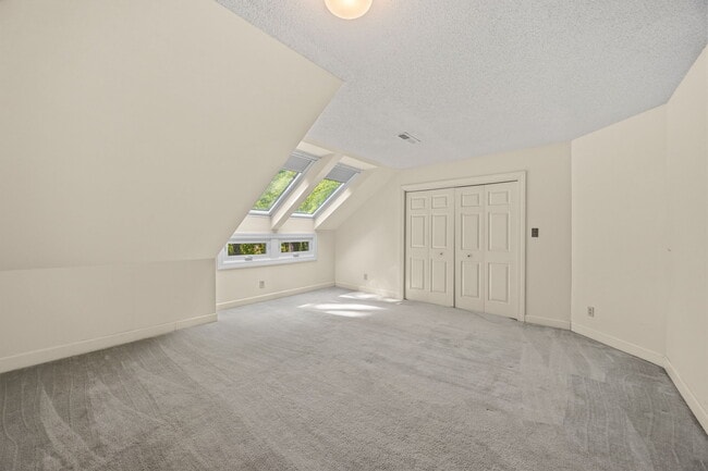 Building Photo - 709 Orchard Ln