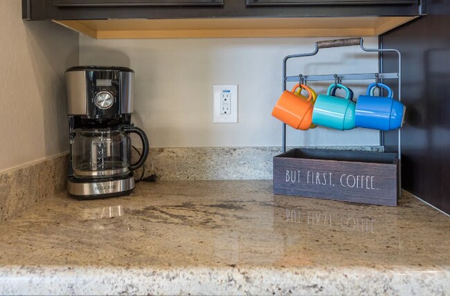 Building Photo - 18519 W Paradise Ln