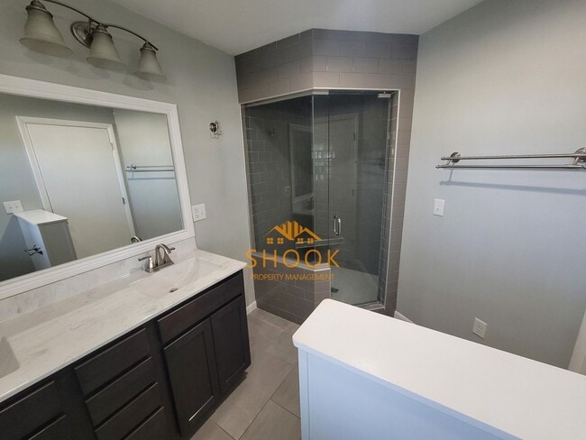 Building Photo - TURN KEY 3 BEDROOM HOME