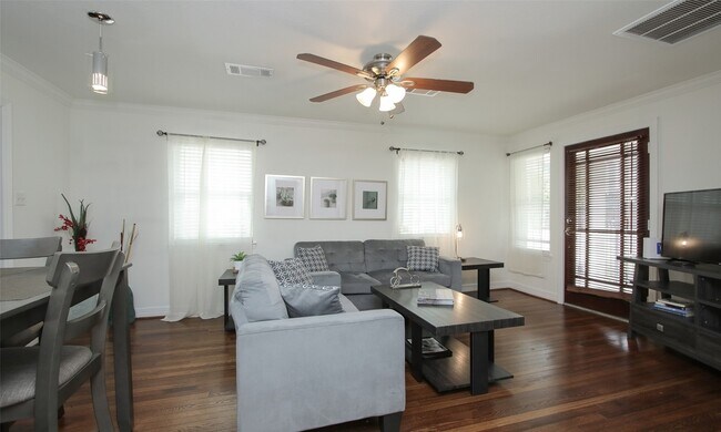 Building Photo - 4331 Marina St