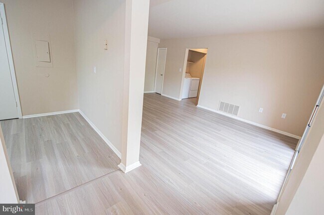 Building Photo - 810 College Ln