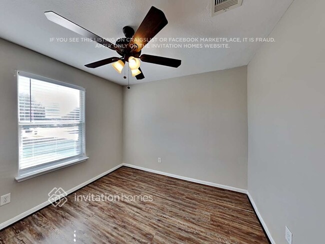 Building Photo - 3827 Middlecrest Ln