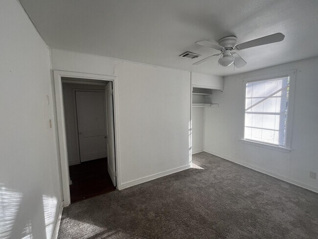 Building Photo - 186 Roosevelt Rd