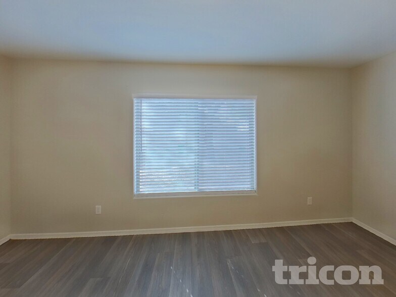 Building Photo - 43683 W Arizona Ave