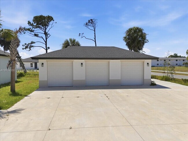 Building Photo - 195 Rotonda Blvd W
