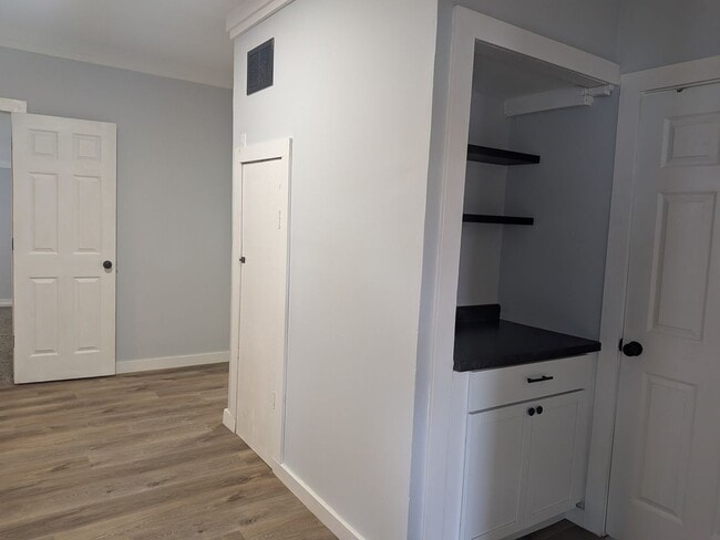 Building Photo - Move in Ready 4 Bed 2 Bath House
