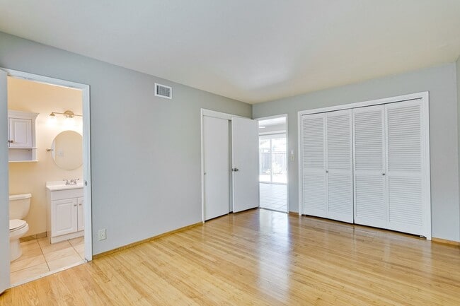 Building Photo - Charming 3-bedroom, 2-bathroom ranch-style...