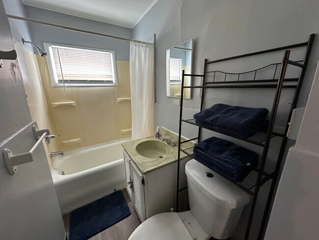 Building Photo - Grumbach Ave