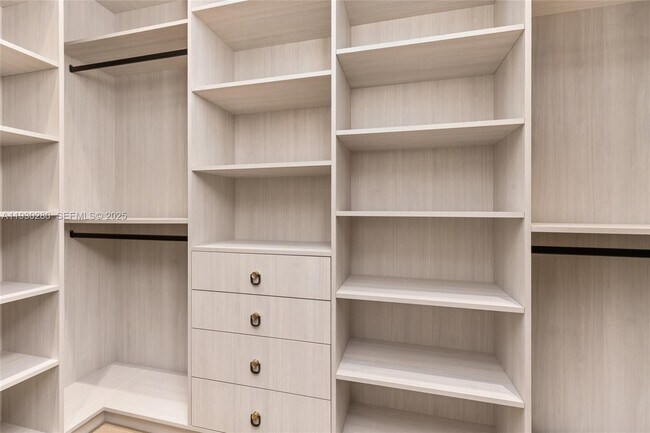 Building Photo - 4024 Bonita Ave