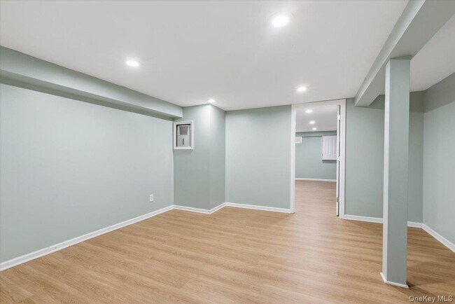 Building Photo - 4 Cecil Pl