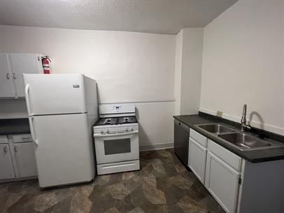 Building Photo - "Charming 2-Bedroom Minneapolis Retreat - Spacious 960 Sq. Ft. Home!"