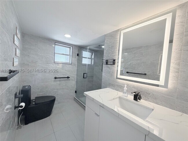 Building Photo - 2201 S Ocean Dr