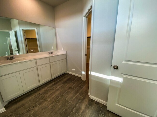 Building Photo - 5400 Gold Pond Dr