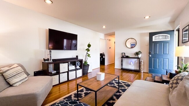 Building Photo - Updated Brick Ranch - Move In Ready!
