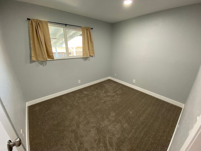 Building Photo - 4 Bed 2 Bath Single Family Home In Antioch...