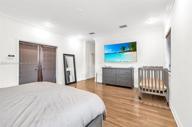 Building Photo - 6376 SW 15th St