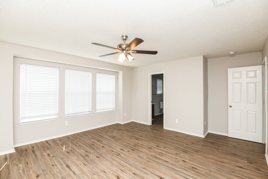 Building Photo - 1333 Fox Glenn