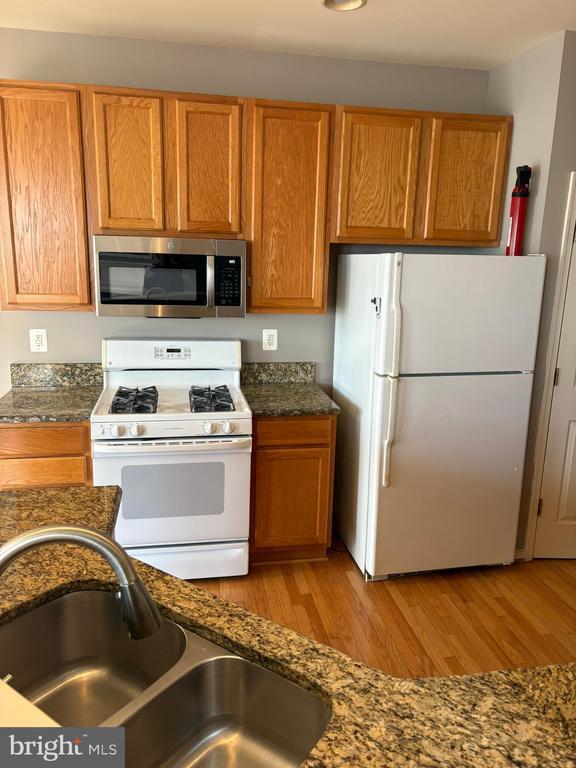 Building Photo - 46239 Milthorn Terrace