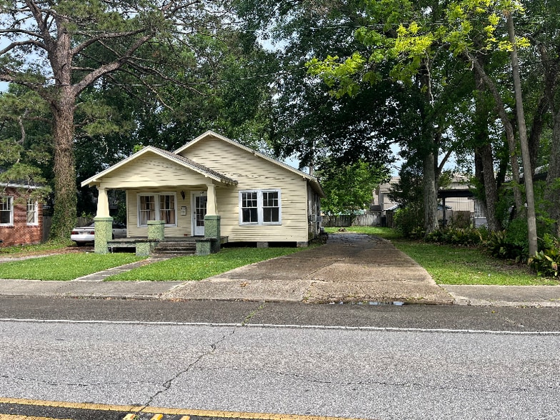 Primary Photo - 131B Center St