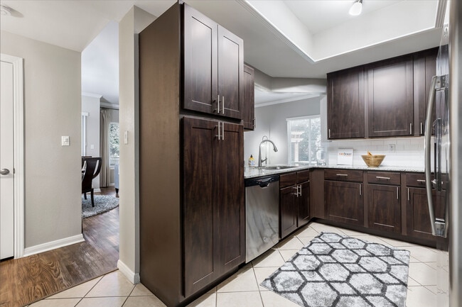 Somerset Townhomes apartments — community photo - Somerset Townhomes