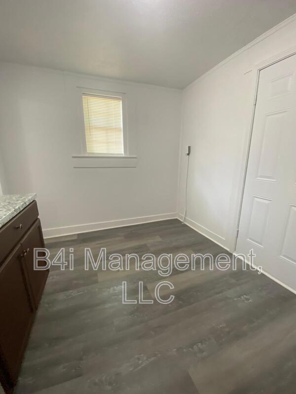 Building Photo - 511 Alford St