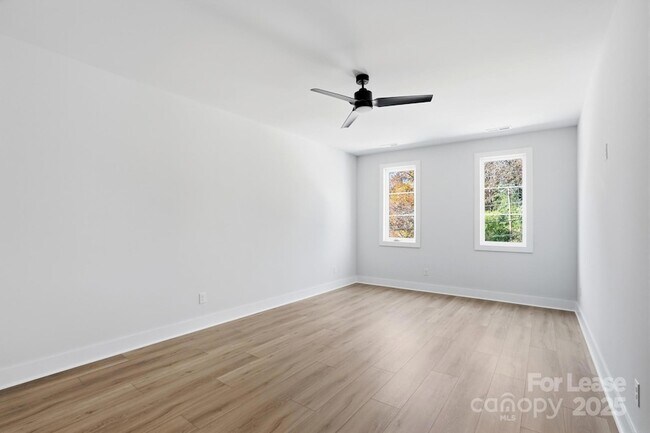 Building Photo - 1306 Carolyn Dr