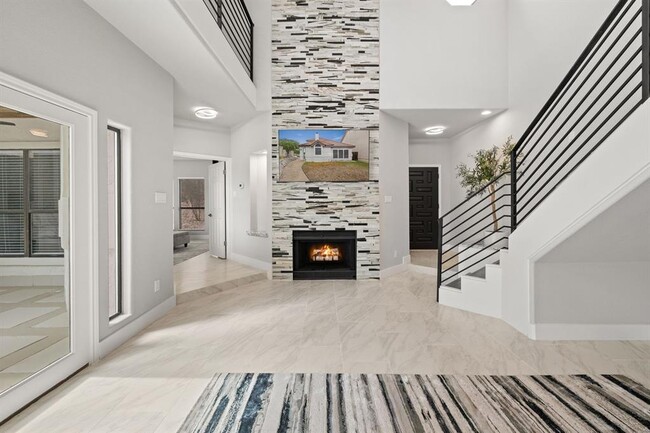 Building Photo - 581 Rupen Dr