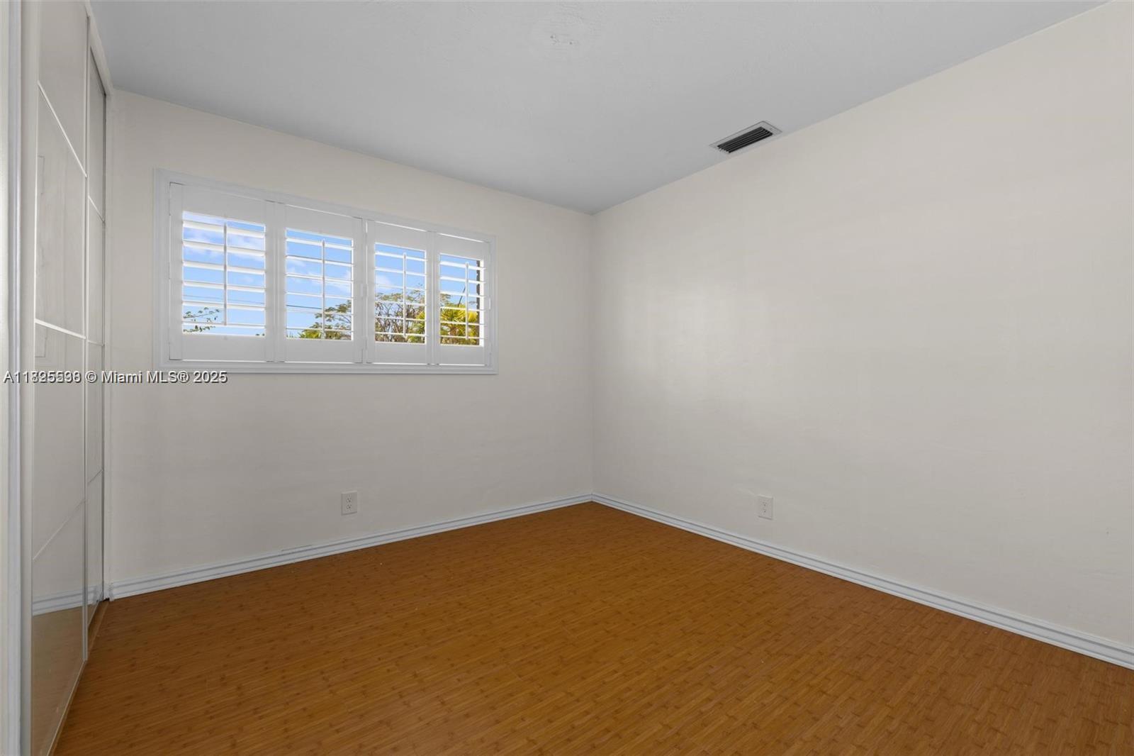 Building Photo - 609 NW 30th Ct