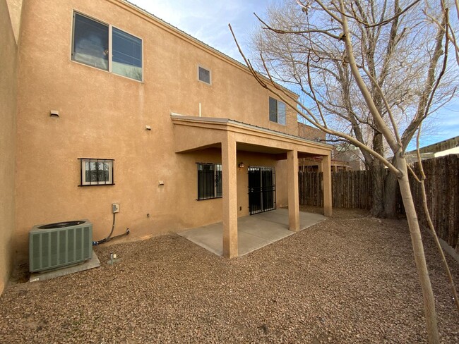 Building Photo - 3 Bedroom Town home Near 4th Street SW & B...