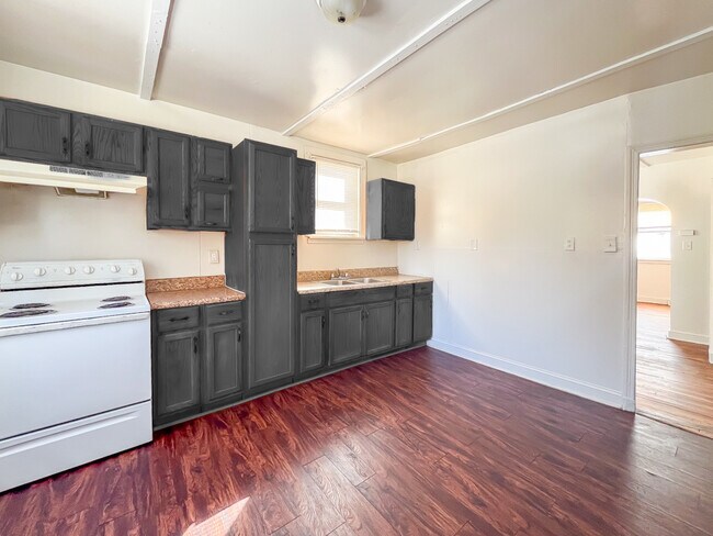 Building Photo - 1113 Evergreen Ave