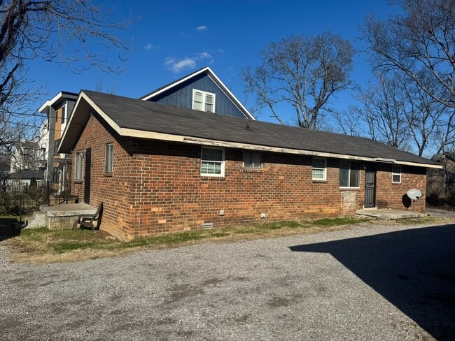 Building Photo - 712 28th Ave N