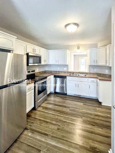 Building Photo - 3740 N Jot Dr