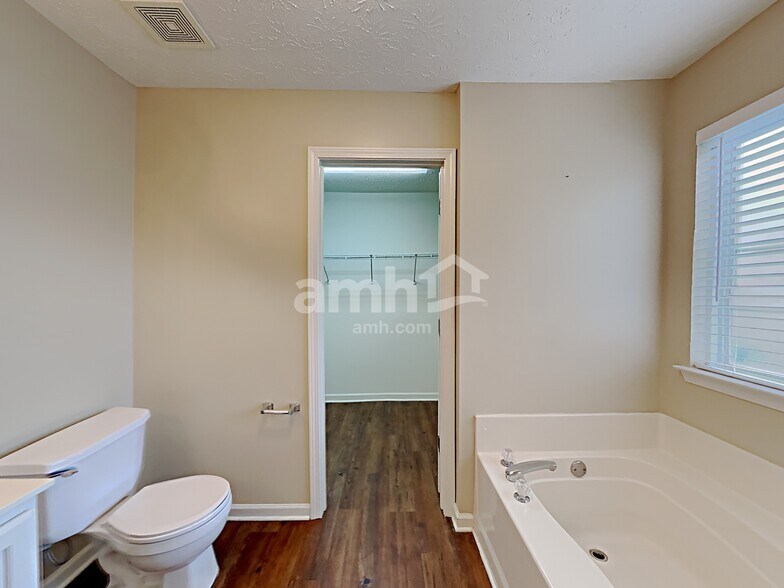 Building Photo - 247 Rockingham Dr