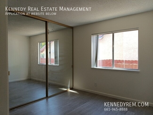 Building Photo - 1822 W Ave K9