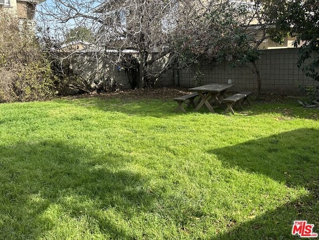 Building Photo - 3822 Huron Ave